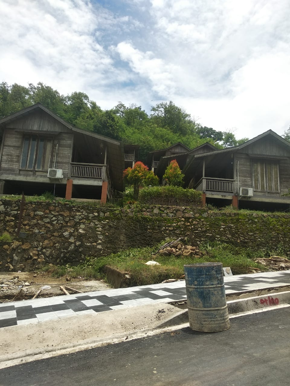 Ex HOTEL/COTTAGE Labuan Bajo # View taman, laut, gunung # Konsep Vila Kayu