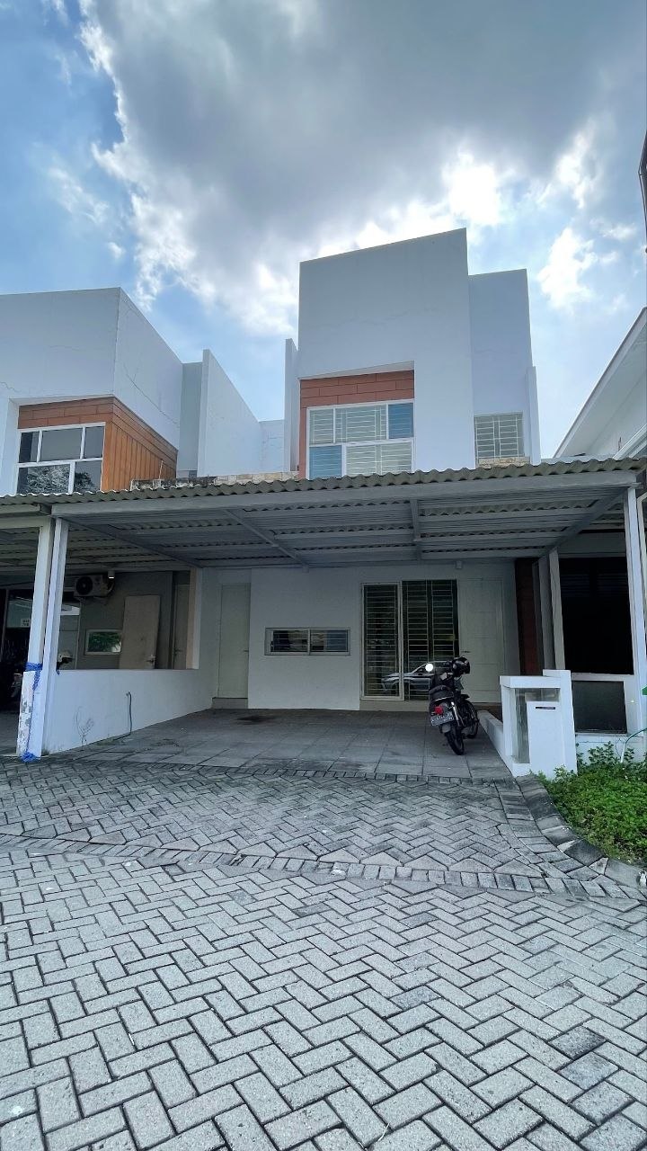 Rumah Minimalis Royal Residence, Akses pembantu, Baru selesai renovasi, Siap Huni